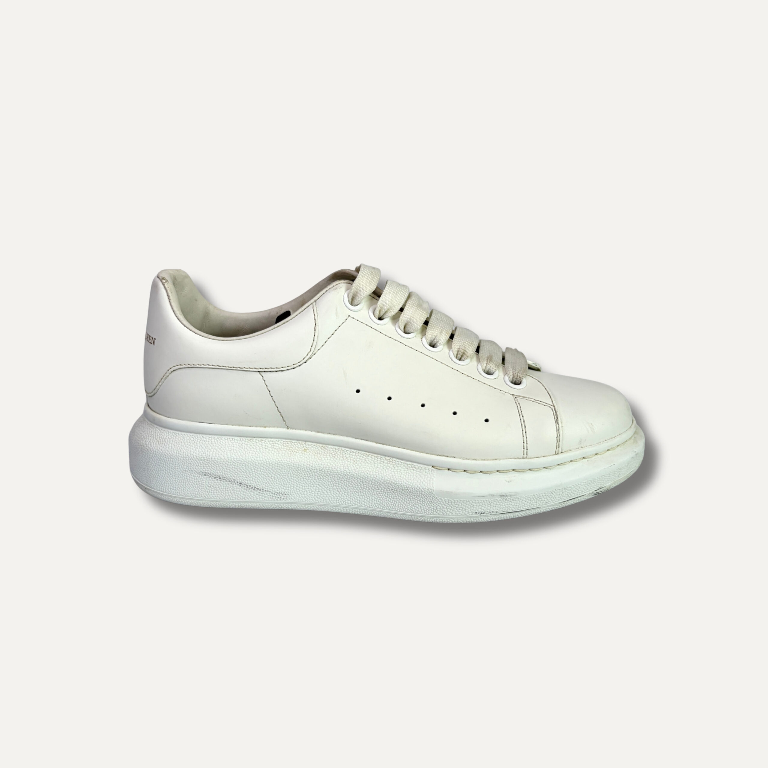 Portadas - 2026-08-31T121543.861 Zapatillas Alexander McQueen - Imagen 1